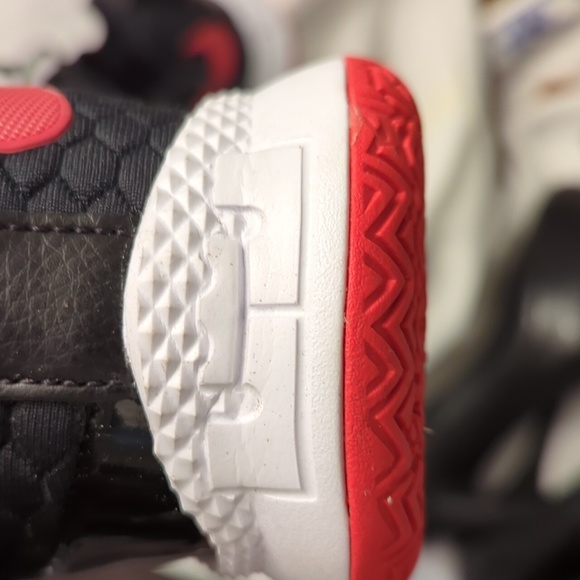 Labron James Witness 3 Patent Leather low - Picture 8 of 9